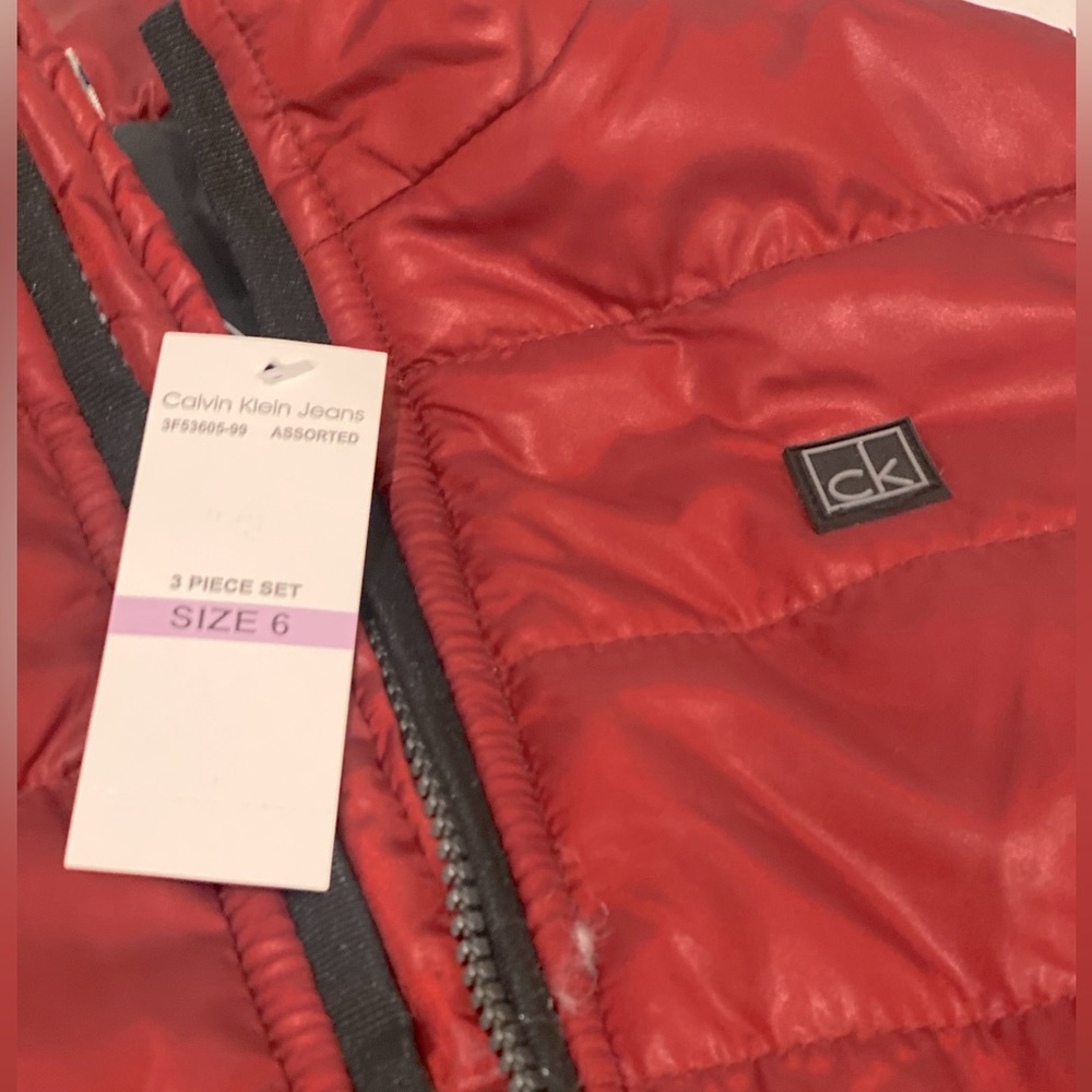 Calvin Klein puffer vest! Size 6 NWT